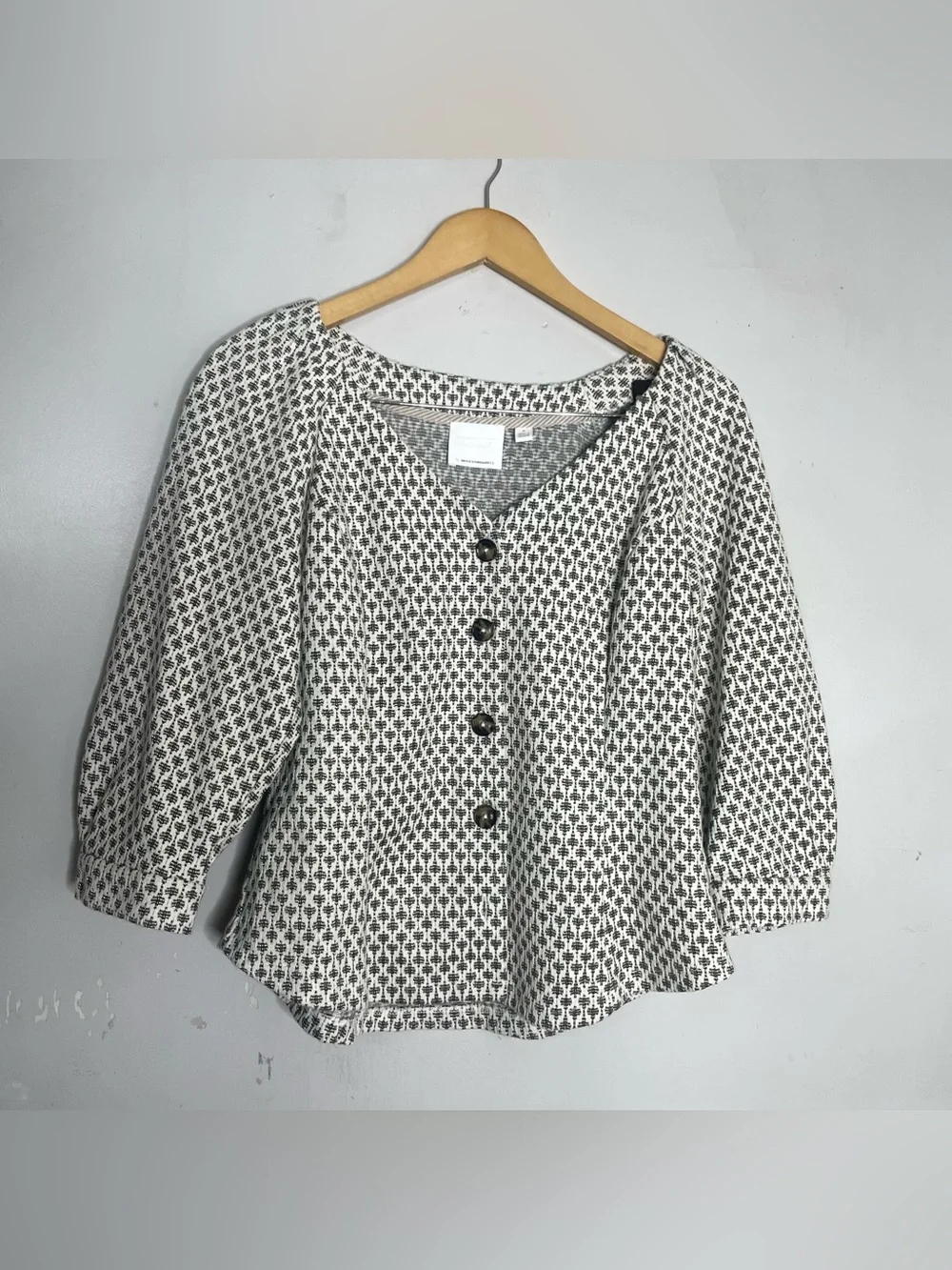 Anthropologie Ett Twa Metallic Knit V-Neck Button Front Top Medium Puff Sleeve